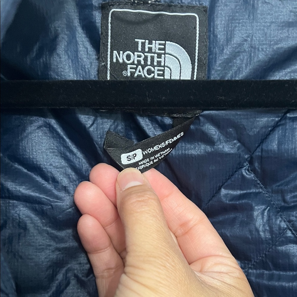 The North Face Women's Navy Quilted Ski Jacket - Picture 5 of 6